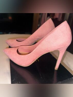 Christian Siriano Pink Suede Pointed-Toe Pumps